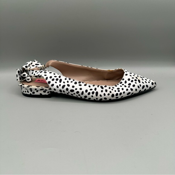Betsey Johnson Black And White Spot Sling back Flat Bow Detail Size 8.5 Clayr